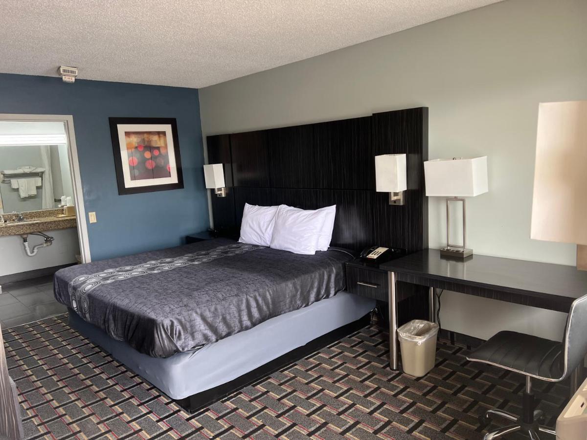 Executive 2* Pelham